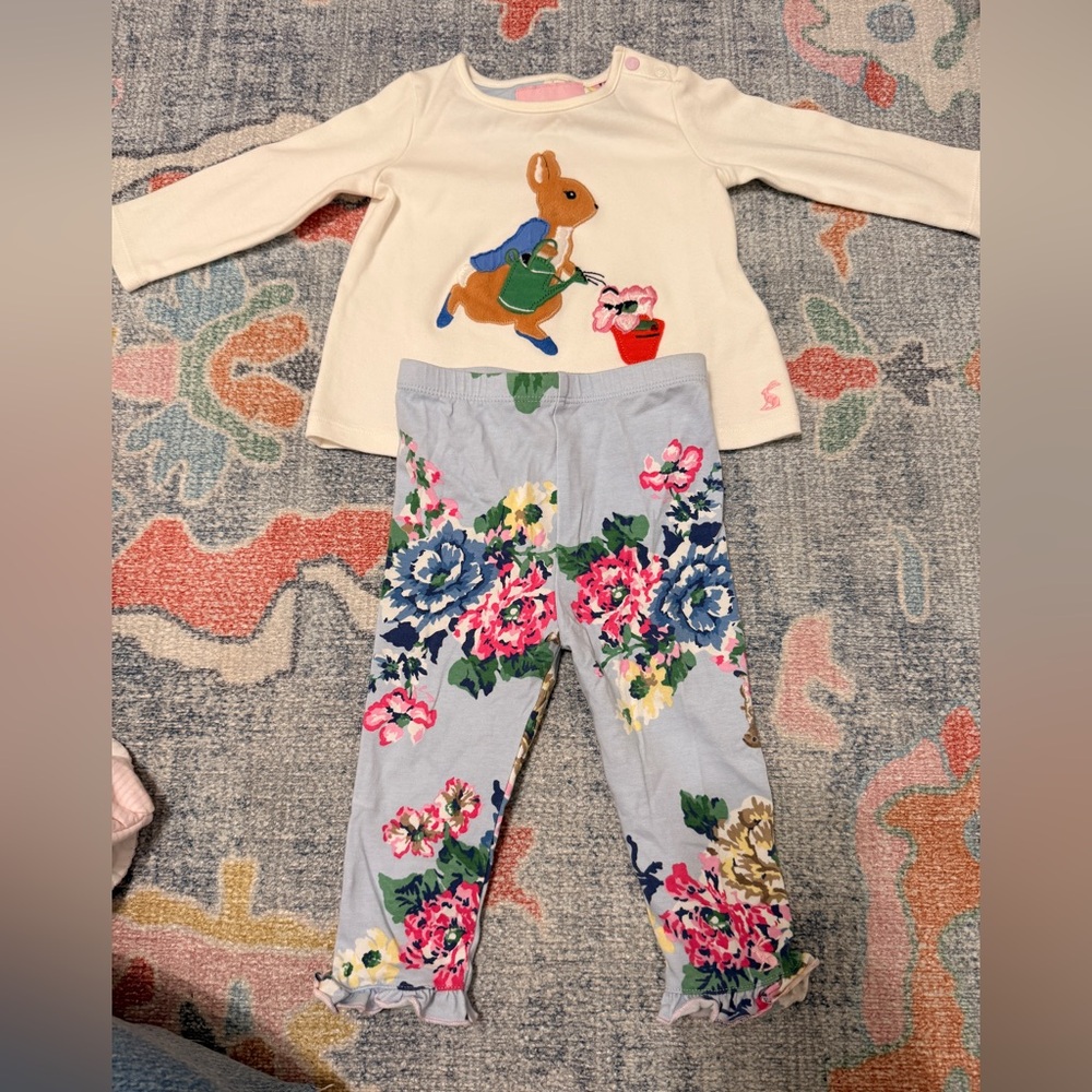 Cream Bunny Top with Floral Light Blue Leggings
